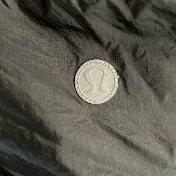 Older Lululemon Belted Windbreaker - Picture 4 of 6